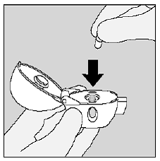 Close the mouthpiece firmly against the gray base until you hear a click. Leave the dust cap (lid) open - Illustration